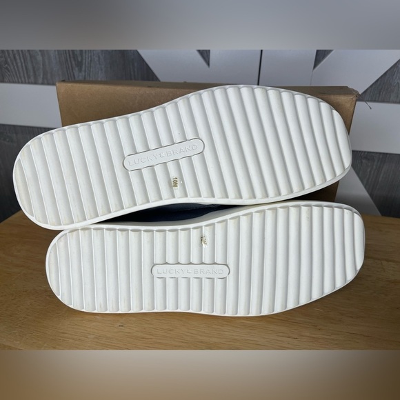 S06. NWT Lucky Brand Gimmony Slip On Sneaker Castle Rock Grey 10M - Picture 6 of 7